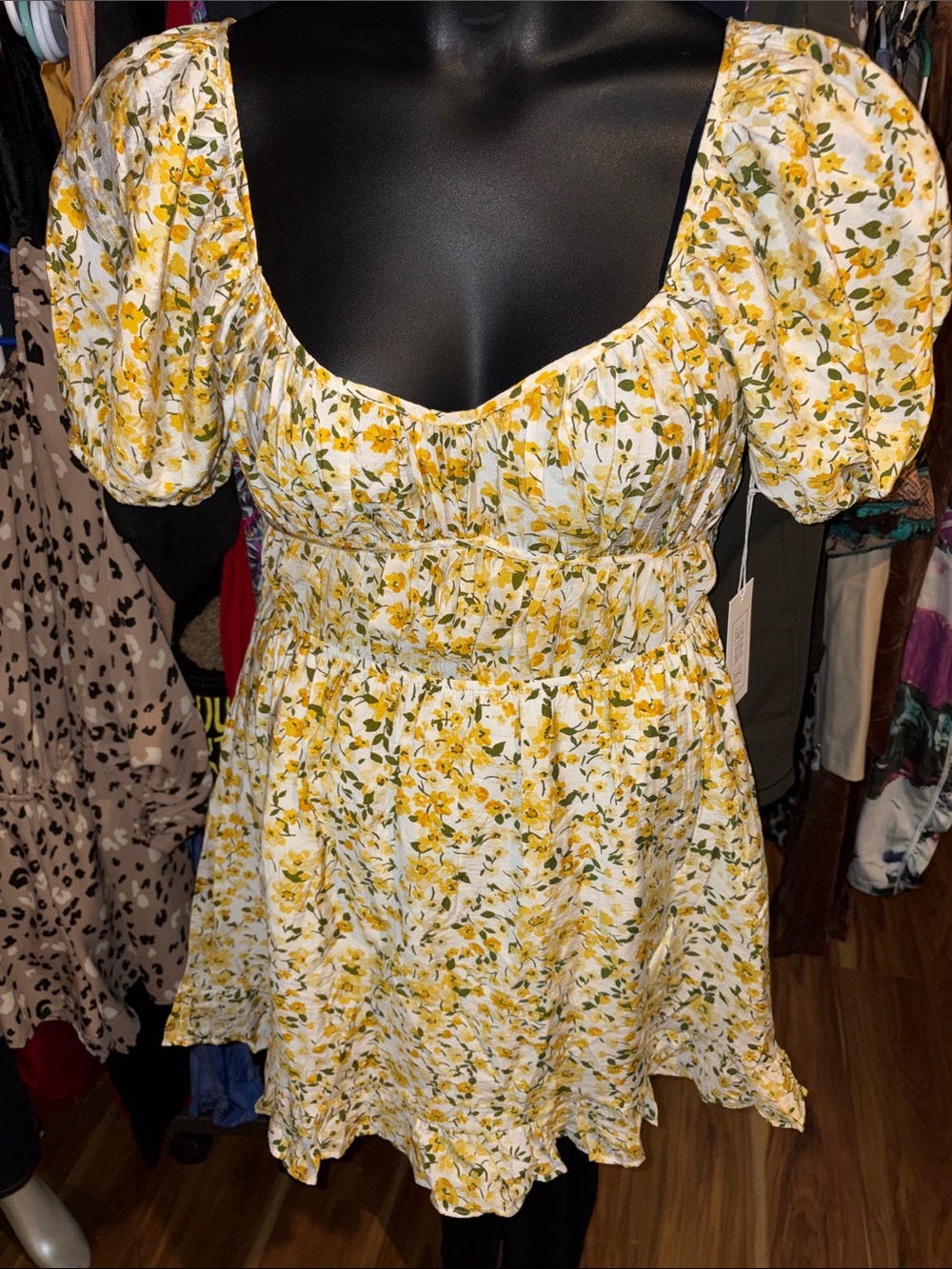 Sienna sky nwt medium Women's Yellow Floral Puff-Sleeve Mini Dress